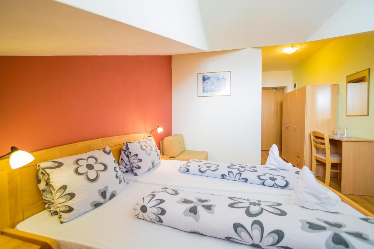 Hotel Euforia Nova Lesna Exterior photo
